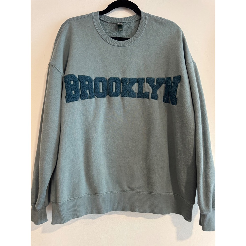 Wild Fable Brooklyn NY Graphic Sweatshirt Women Small Sage Green Chenille Patch